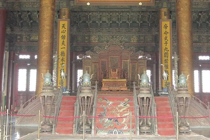 Ngai vàng trong điện Thái Hòa ở Bắc Kinh, Trung Quốc.