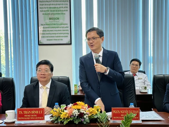 Bộ trưởng Bộ GD-ĐT Nguyễn Kim Sơn muốn biết mức thu nhập thấp nhất của giảng viên- Ảnh 2.