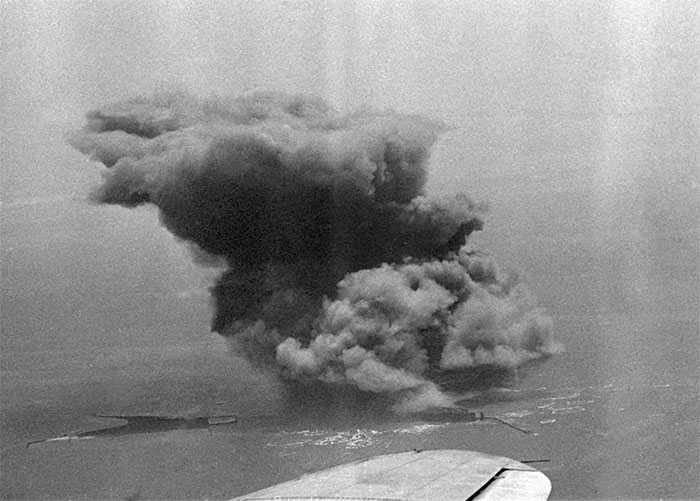  Chiến dịch Big Bang đã phá hủy hàng nghìn tấn đạn dược trên đảo. 