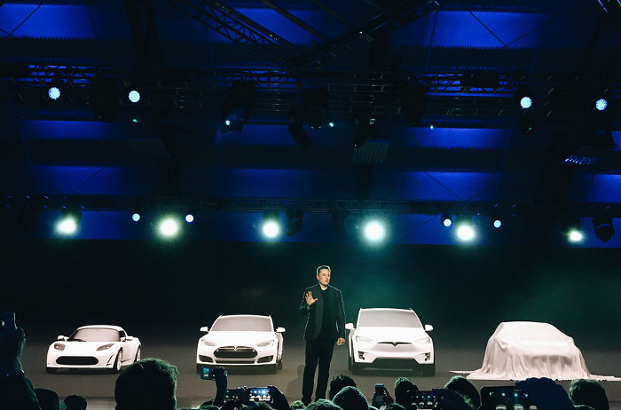CEO Tesla, ông Elon Musk phát biểu tại lễ giới thiệu Model 3.
