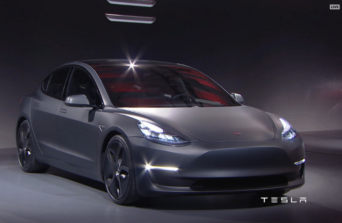 Tesla Model 3 chính thức, đi được 346km/1 lần sạc, giá 35.000$