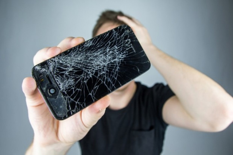 Vỡ màn hình luôn là nỗi lo rất lớn đối với người dùng smartphone hiện nay.